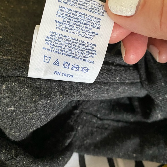 Delta Fleece S cadets hoodie
Maroon and gold 
Kangaroo pocket 
Drum core - Picture 6 of 6